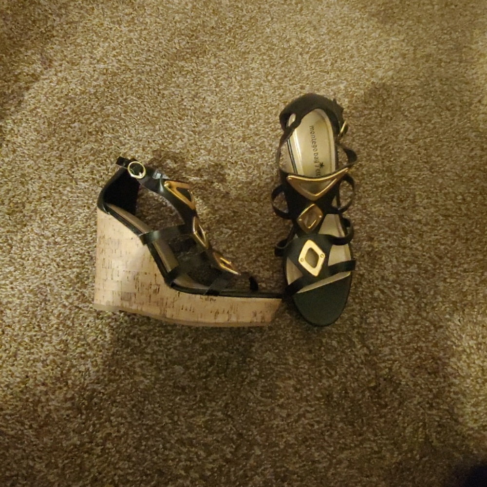 Only wore once I can't fit them anymore